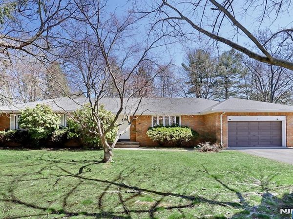 7 Tufts Court, PARAMUS, NJ 07652