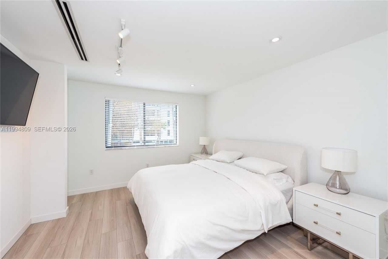 255 Galen Dr, Unit 2I, Key Biscayne, FL 33149 Photo