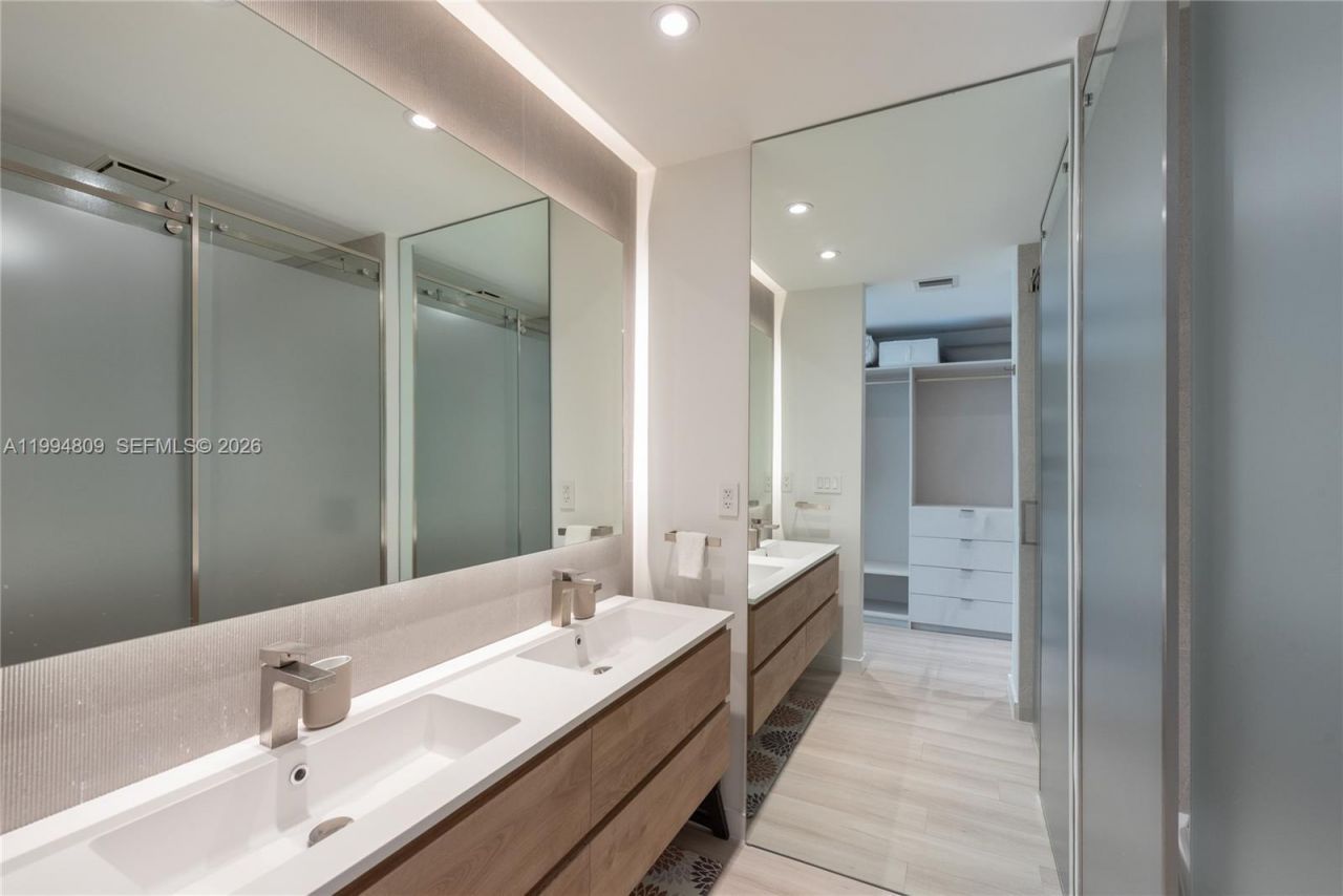 255 Galen Dr, Unit 2I, Key Biscayne, FL 33149 Photo