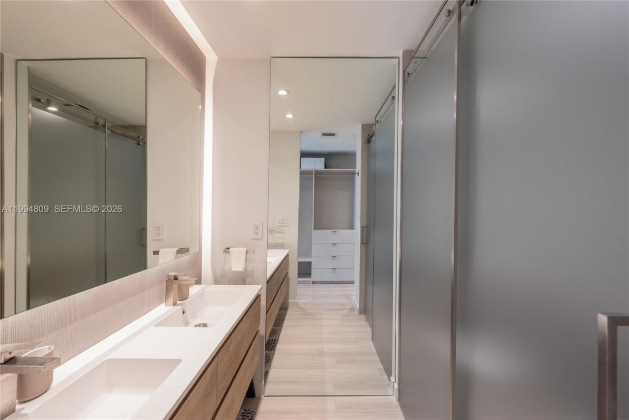 255 Galen Dr, Unit 2I, Key Biscayne, FL 33149 Photo