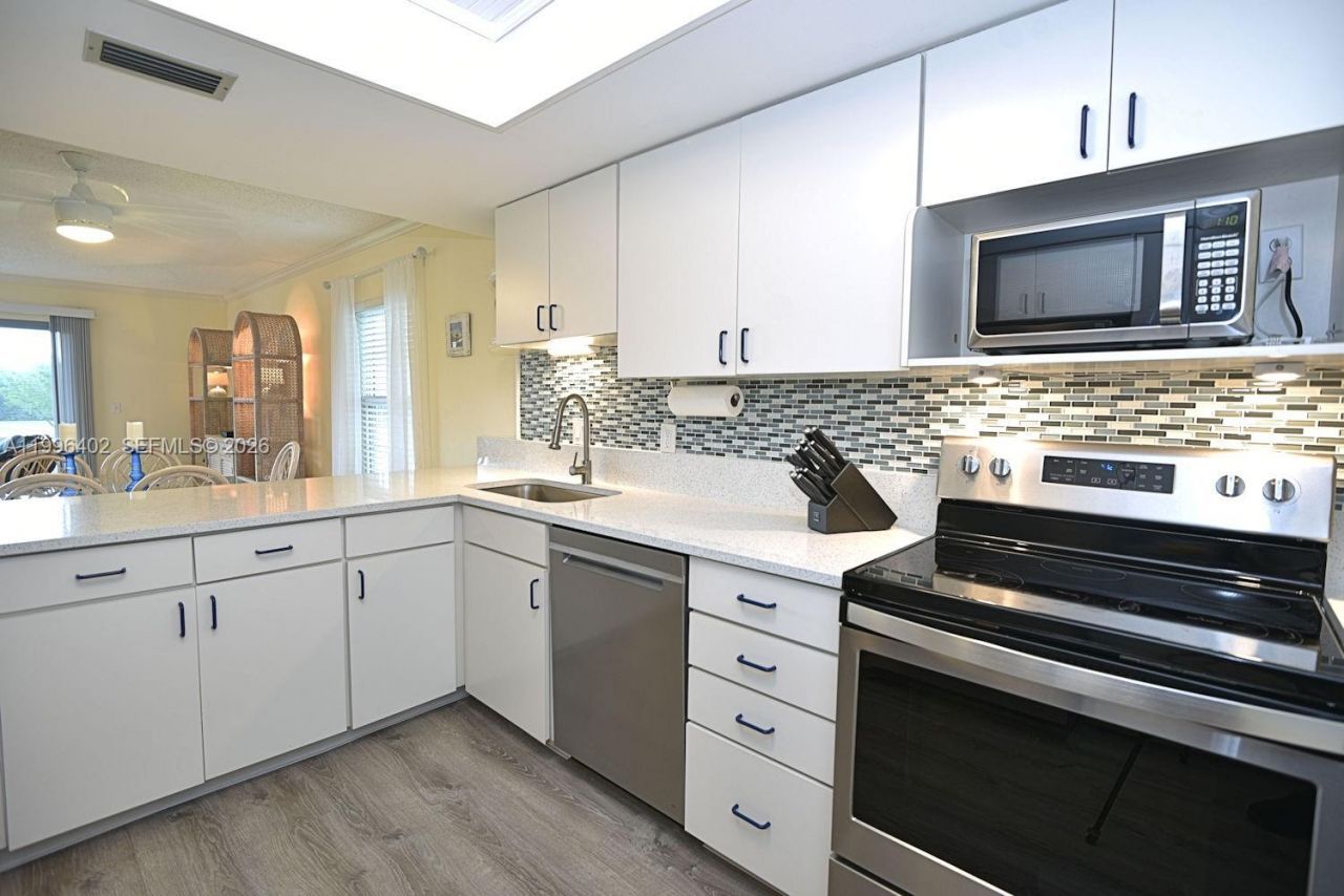 18459 SE Wood Haven Ln, Unit J, Jupiter, FL 33469 Main Photo