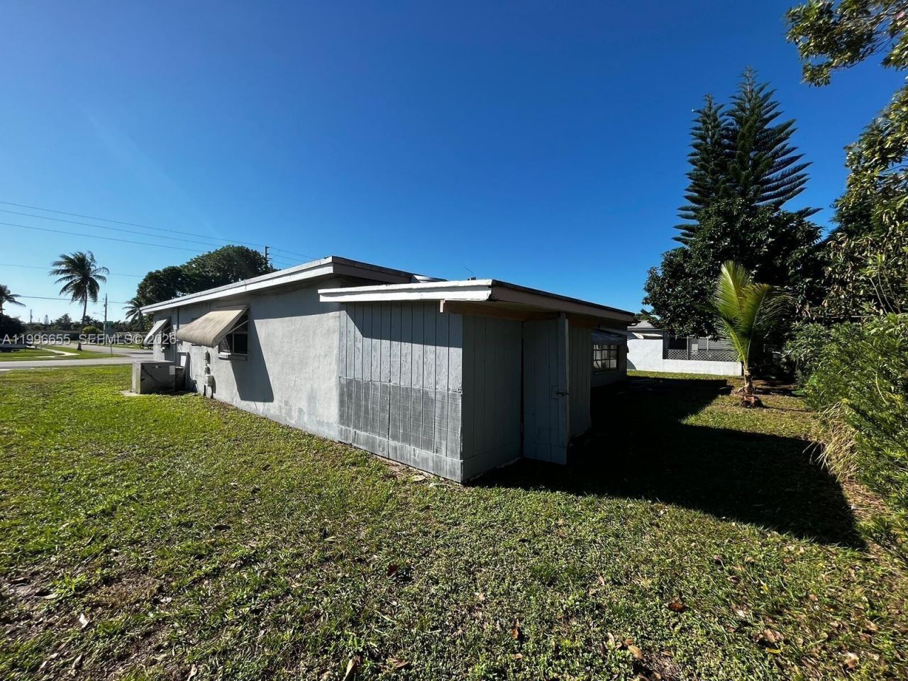 4753 NW 41st St, Lauderdale Lakes, FL 33319 Photo