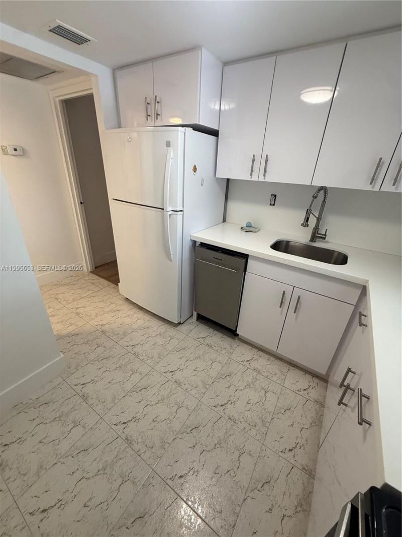 17560 Atlantic Blvd, Unit 302, Sunny Isles Beach, FL 33160 Photo