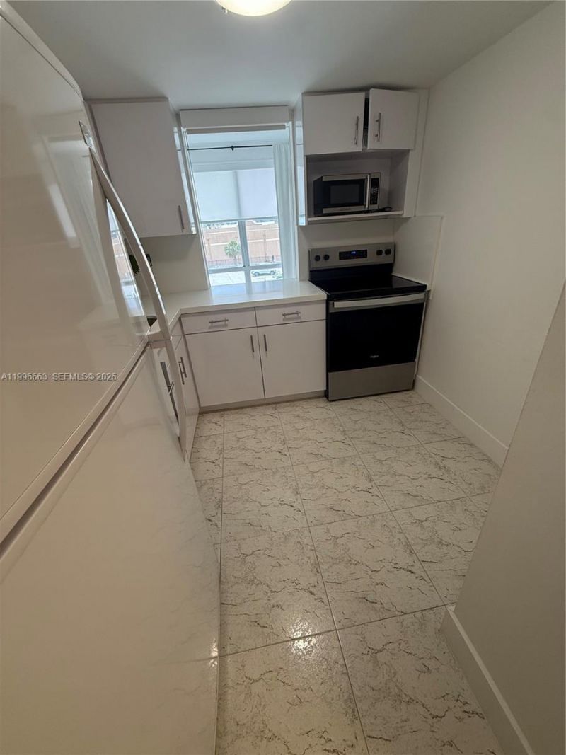 17560 Atlantic Blvd, Unit 302, Sunny Isles Beach, FL 33160 Photo