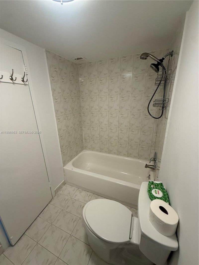 17560 Atlantic Blvd, Unit 302, Sunny Isles Beach, FL 33160 Photo