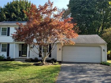 10151 Pineledge Drive S, Clarence, NY 14031