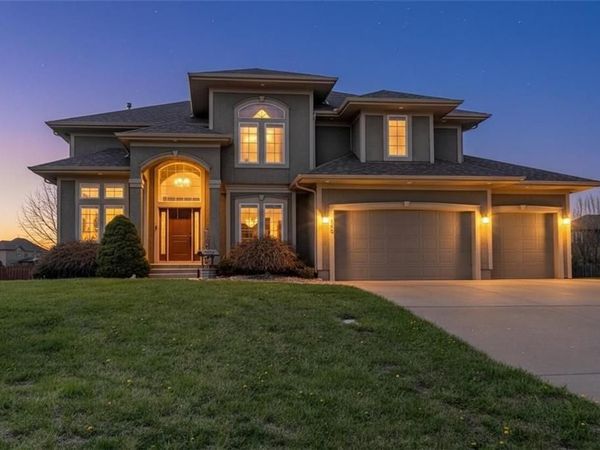 500 NE Woodpark Lane, Lee's Summit, MO 64086