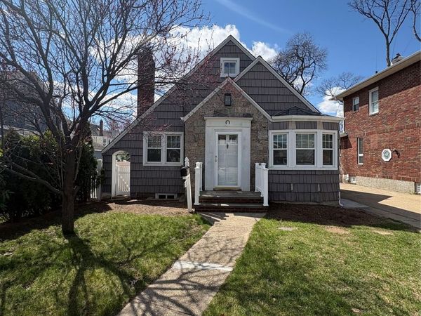 13 Parkview Place , Malverne, NY 11565