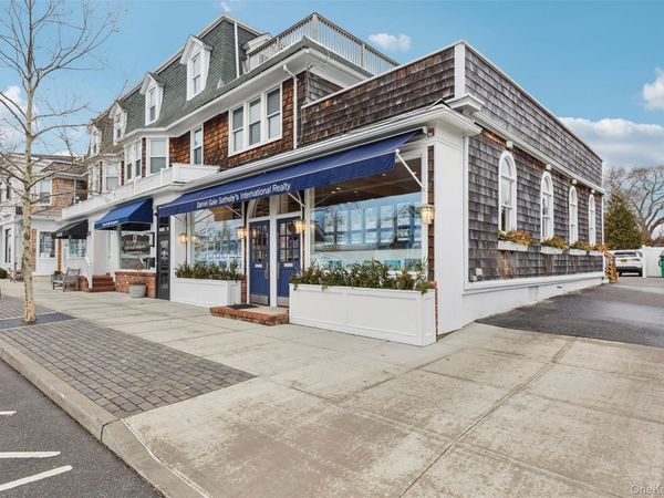 90 Main Street , Westhampton Beach, NY 11978