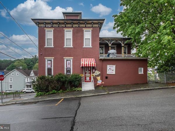 300 LAFAYETTE STREET , TAMAQUA, PA 18252