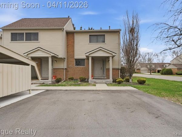 3895 Old Creek Road, Troy, MI 48084