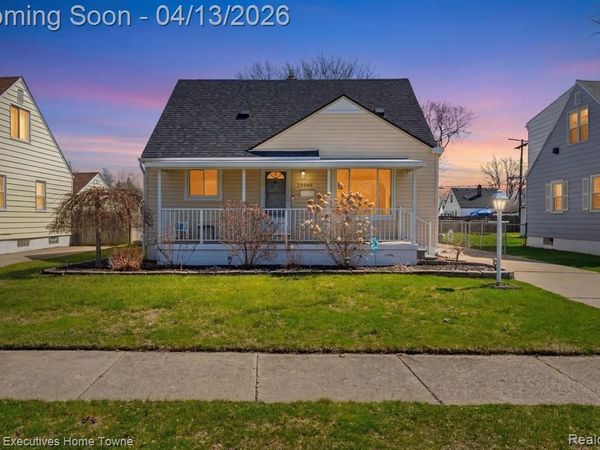 29940 John J Street, Roseville, MI 48066