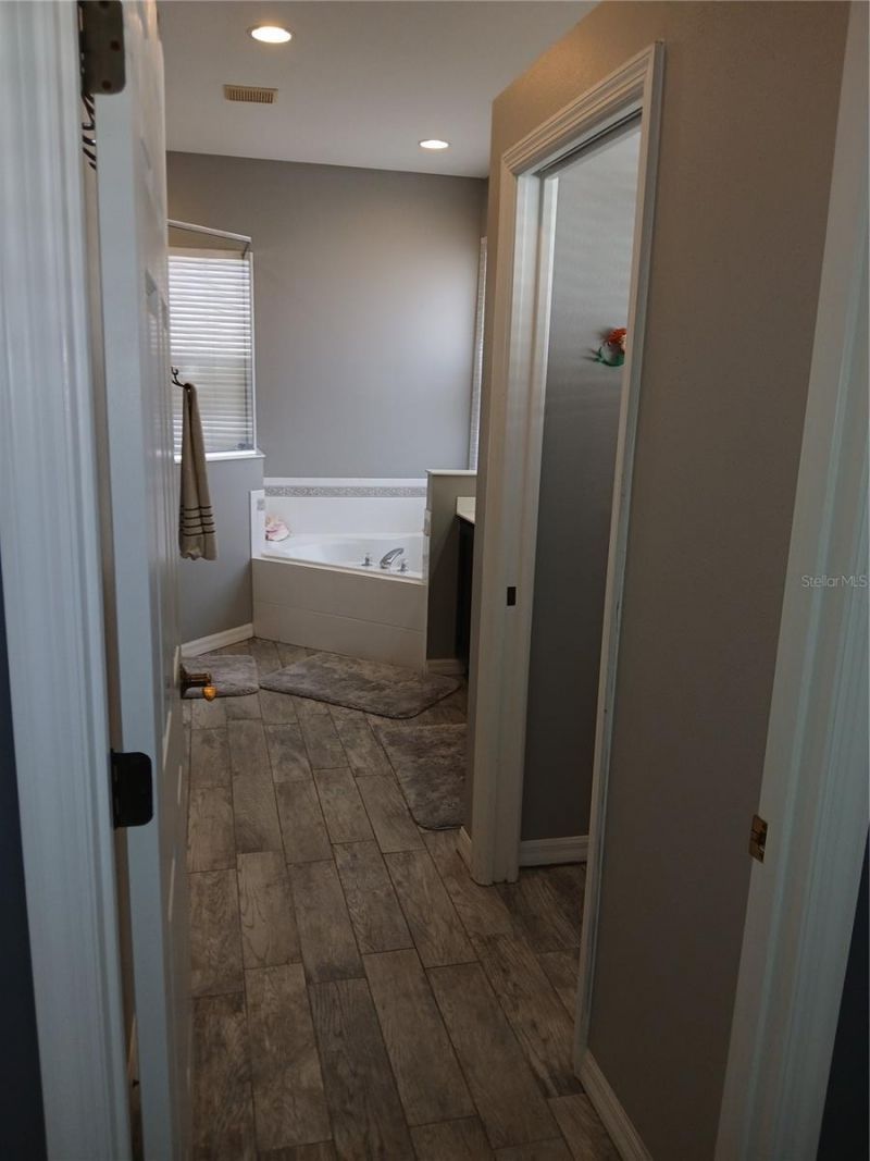 6631 63rd Terrace E, Bradenton, FL 34203 Photo