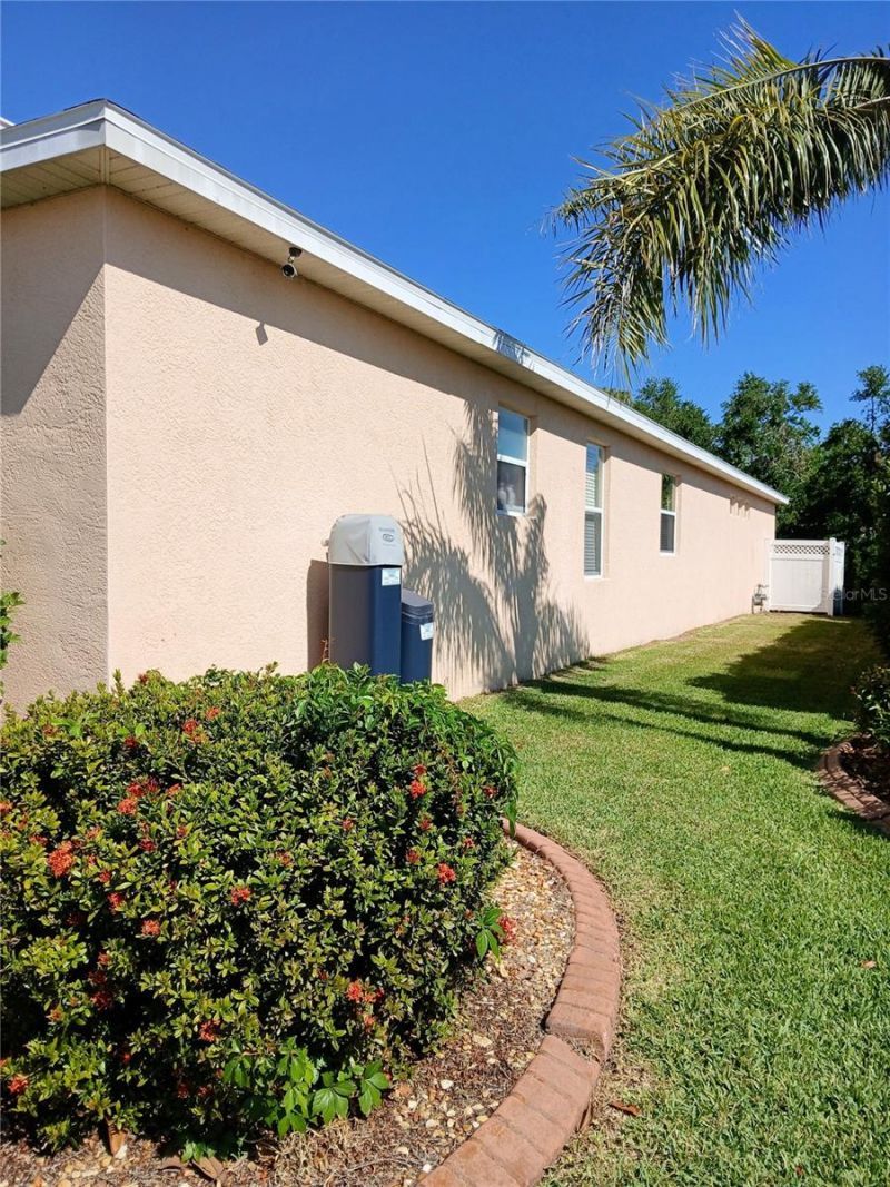 6631 63rd Terrace E, Bradenton, FL 34203 Photo