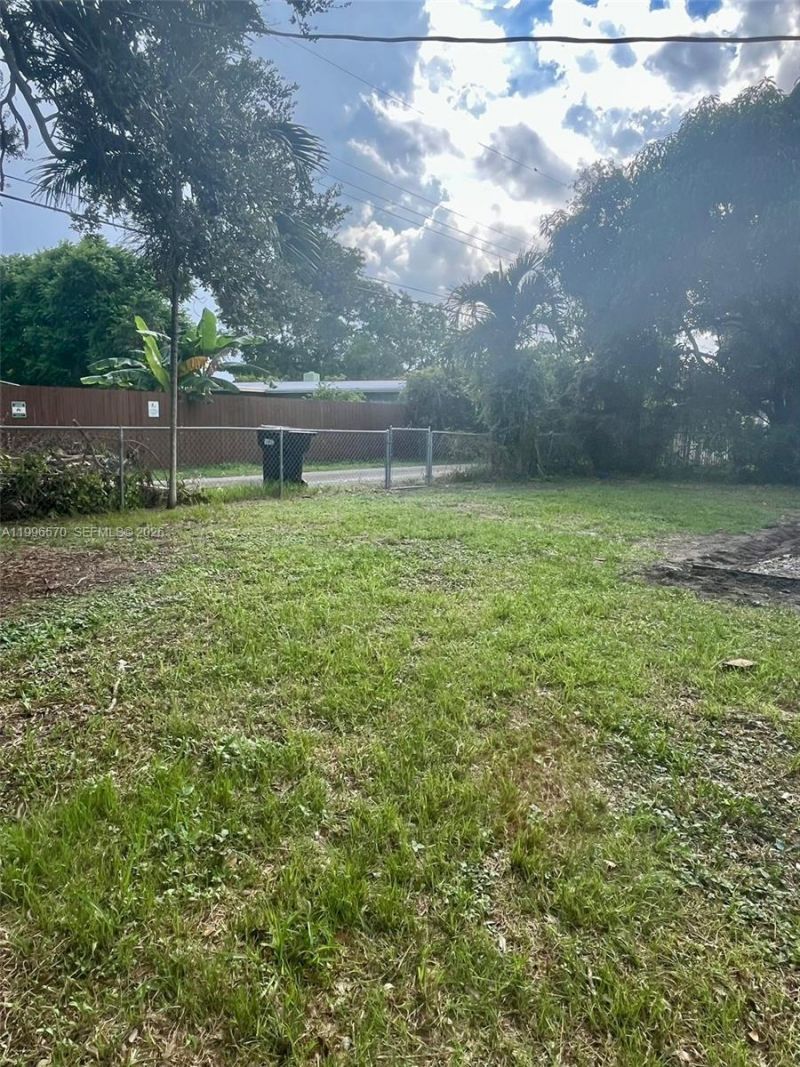 1776 NE 178 Street, Miami, FL 33162 Photo