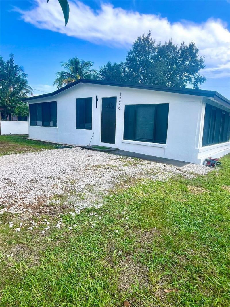 1776 NE 178 Street, Miami, FL 33162 Photo