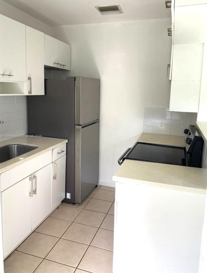 922 NE 108th St, Biscayne Park, FL 33161 Photo