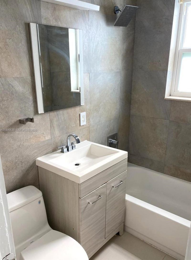 922 NE 108th St, Biscayne Park, FL 33161 Photo