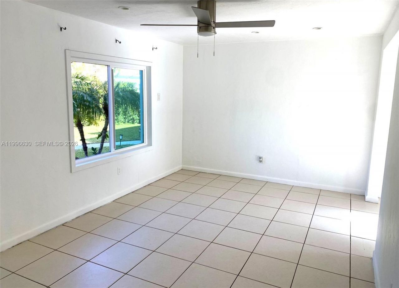 922 NE 108th St, Biscayne Park, FL 33161 Photo