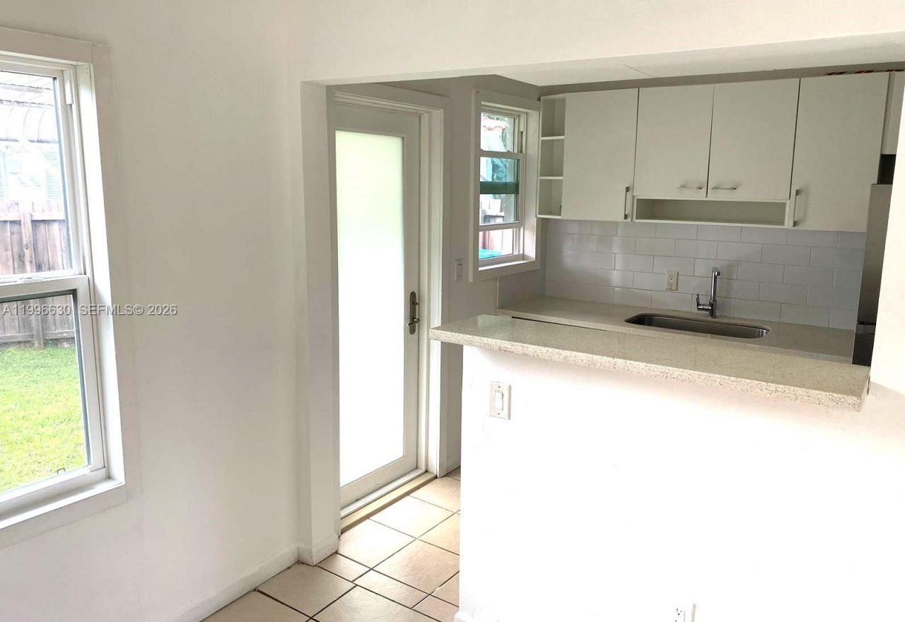 922 NE 108th St, Biscayne Park, FL 33161 Photo