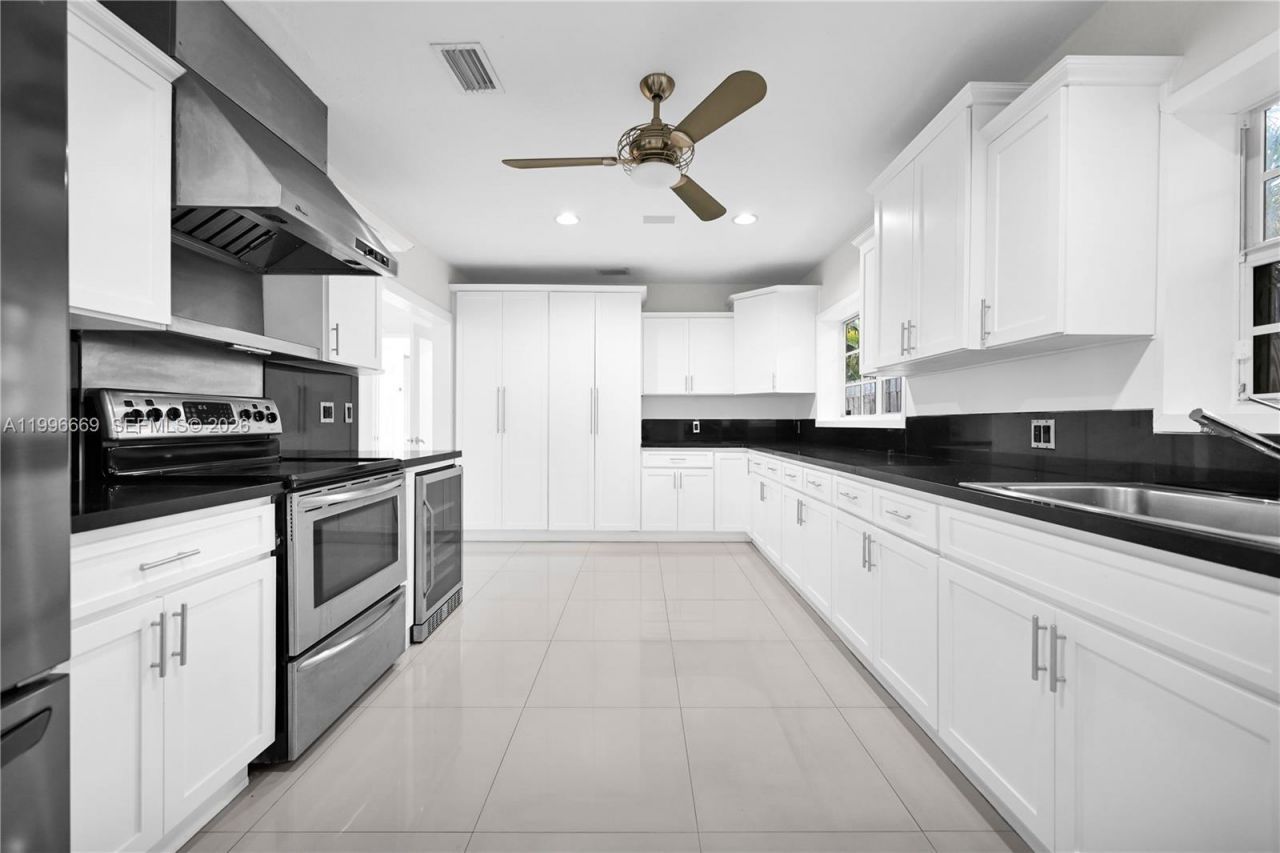 3040 Lucaya St, Miami, FL 33133 Photo