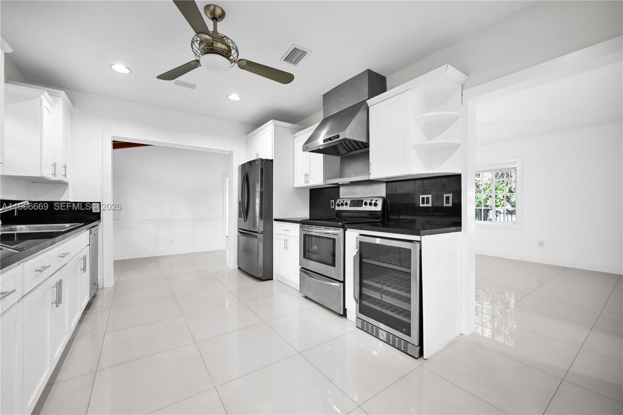 3040 Lucaya St, Miami, FL 33133 Photo