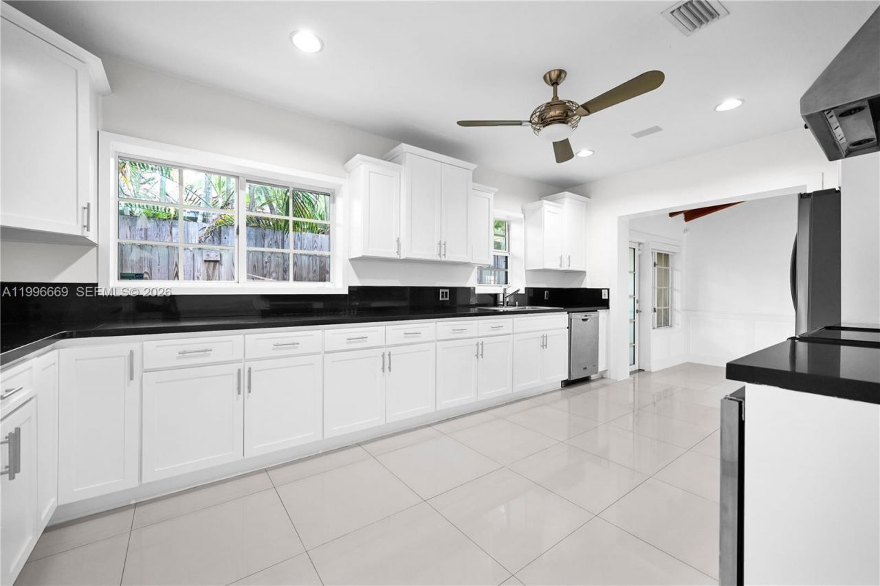 3040 Lucaya St, Miami, FL 33133 Photo