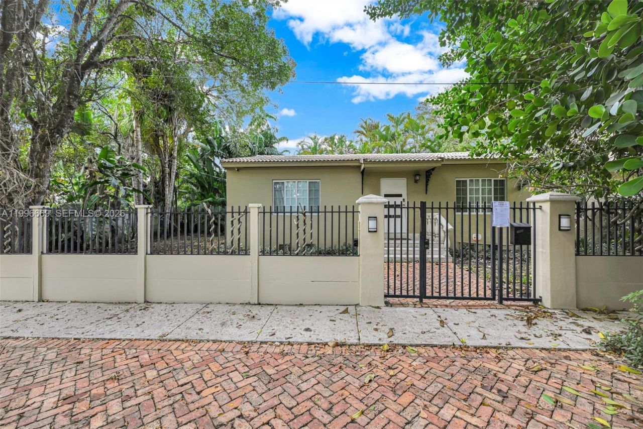3040 Lucaya St, Miami, FL 33133 Photo