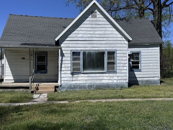 712 Rhodes Street , Centralia, IL 62801