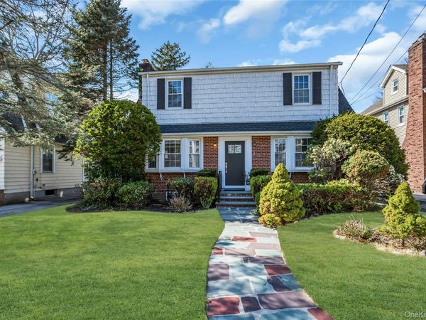 462 Morris Avenue , Rockville Centre, NY 11570