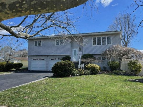 6 Oatley Place, Commack, NY 11725