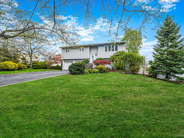 6 Oatley Place, Commack, NY 11725