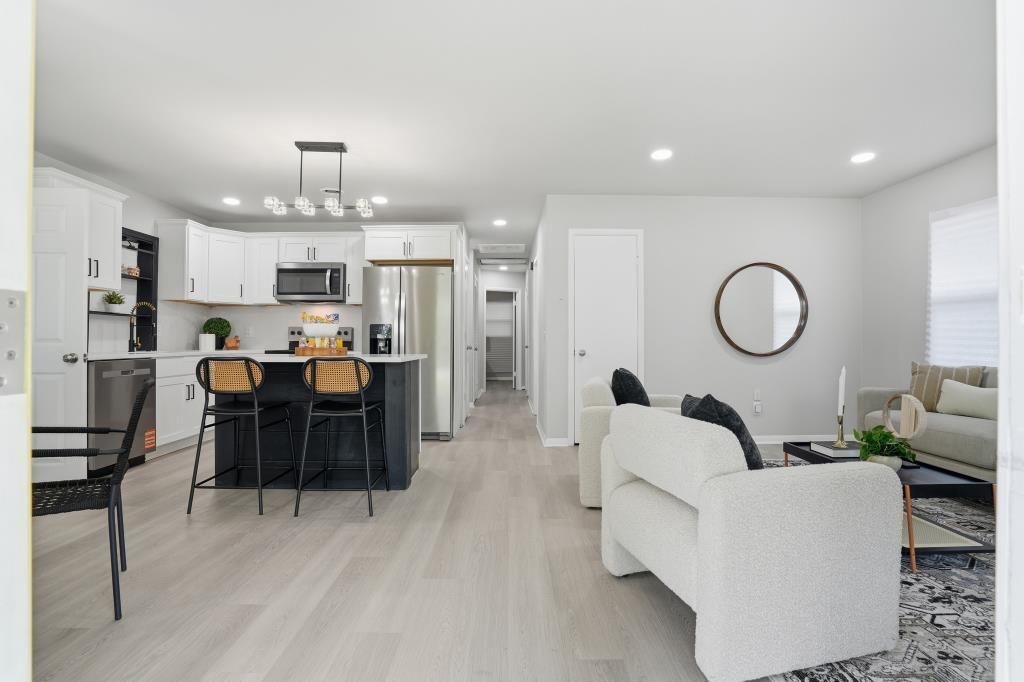 2670 Louise Drive Photo 4
