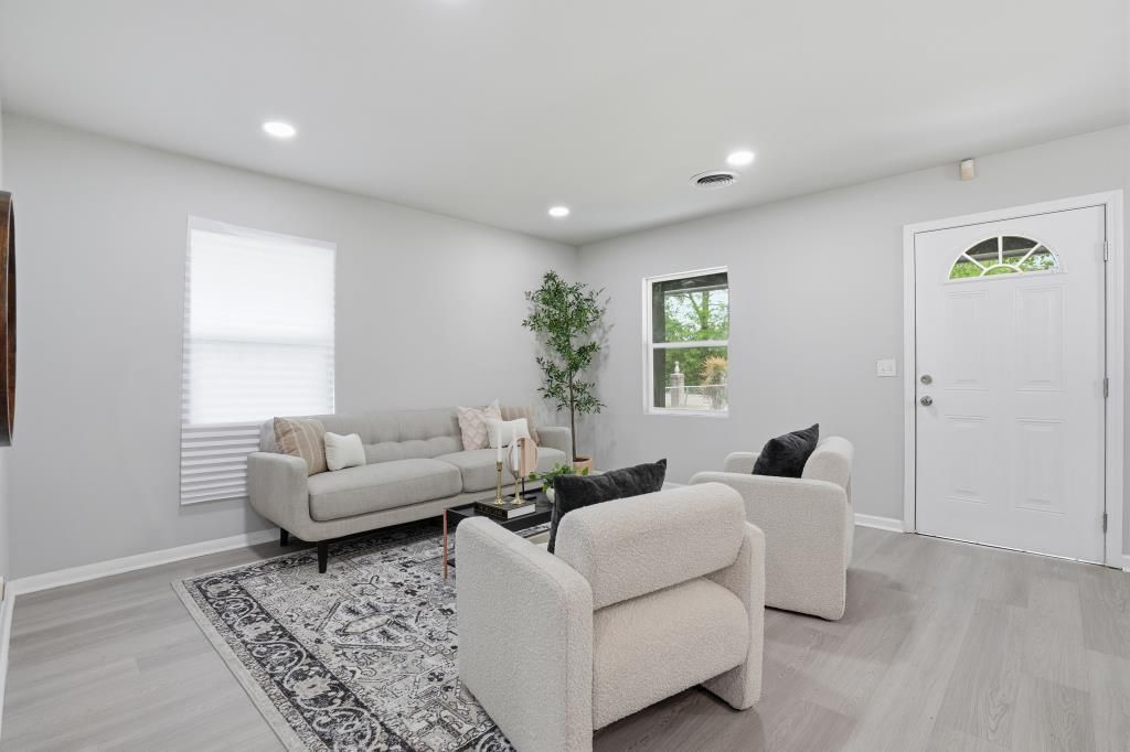 2670 Louise Drive Photo 5