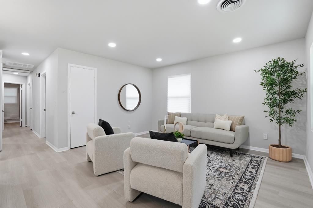 2670 Louise Drive Photo 6