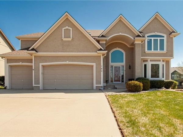 709 NE Twin Brook Drive, Lee's Summit, MO 64086