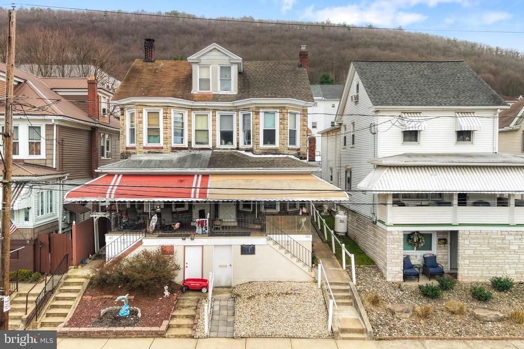 125 E CATAWISSA STREET, NESQUEHONING, PA 18240