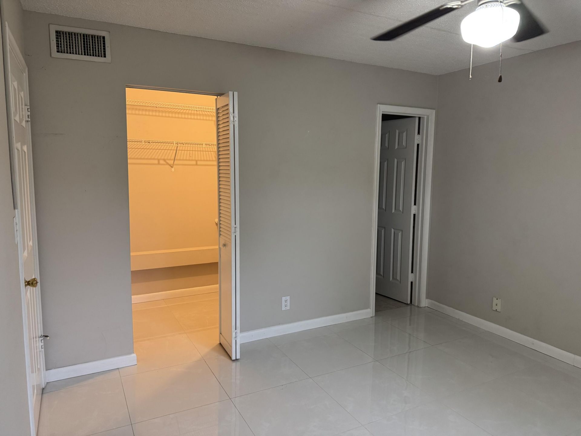 9911 Sandalfoot Boulevard, Unit 105, Boca Raton, FL 33428 Photo