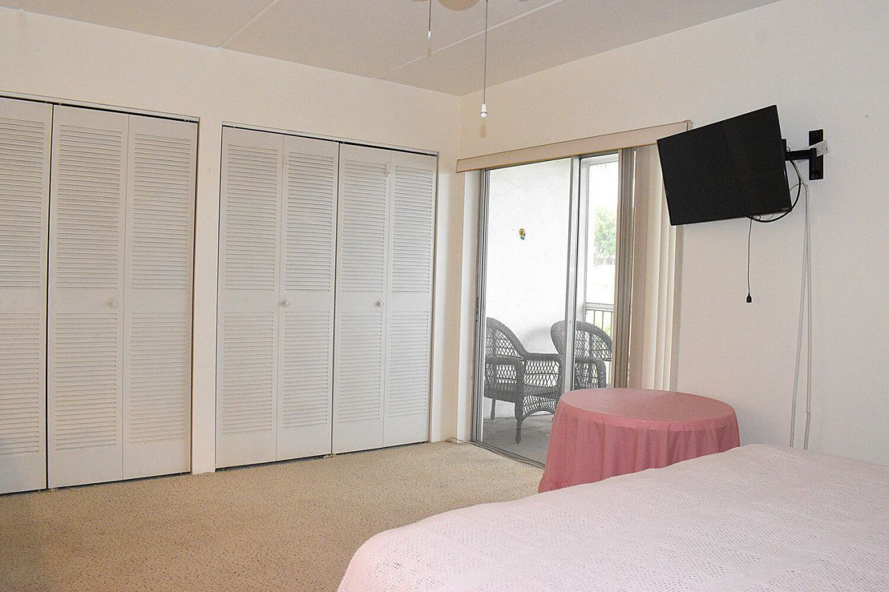 300 Village Green Circle S, Unit 220, Palm Springs, FL 33461 Photo