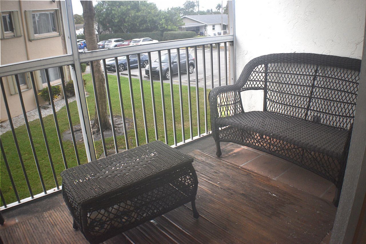 300 Village Green Circle S, Unit 220, Palm Springs, FL 33461 Photo