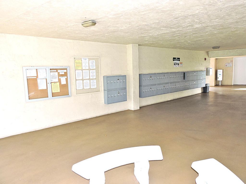 300 Village Green Circle S, Unit 220, Palm Springs, FL 33461 Photo