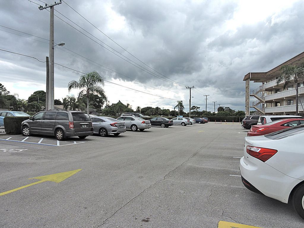 300 Village Green Circle S, Unit 220, Palm Springs, FL 33461 Photo