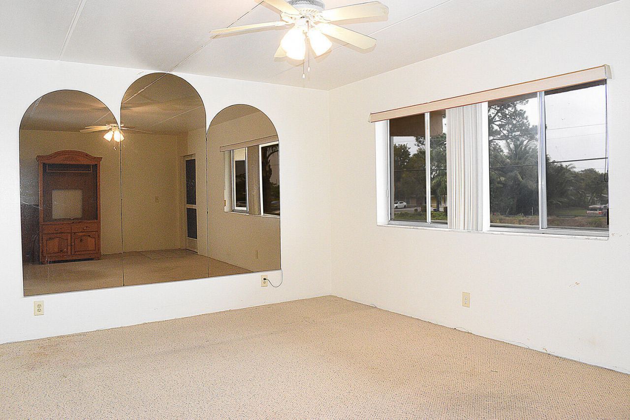 300 Village Green Circle S, Unit 220, Palm Springs, FL 33461 Photo