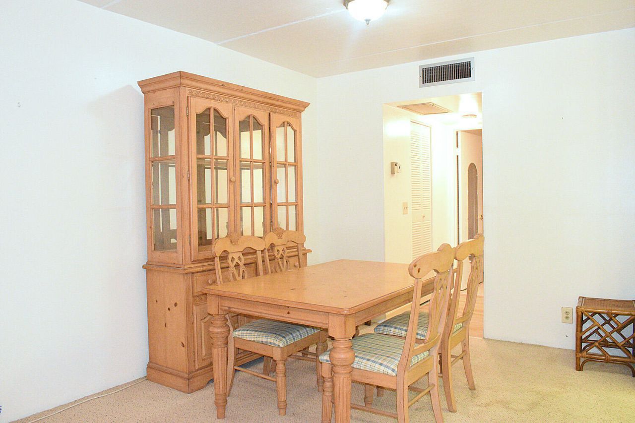 300 Village Green Circle S, Unit 220, Palm Springs, FL 33461 Photo