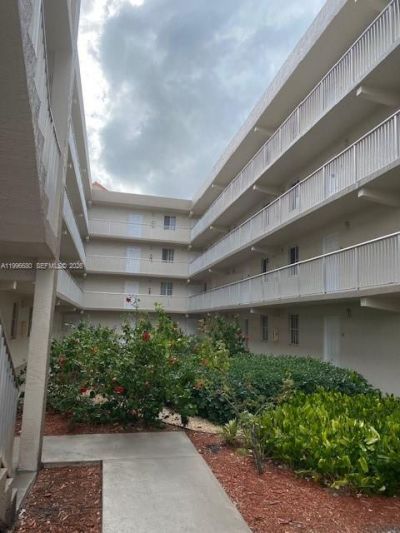 6195 NW 186th St, Unit 109, Hialeah, FL 33015 Main Photo