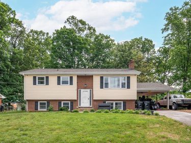 5949 Village Lane, Roanoke, VA 24019