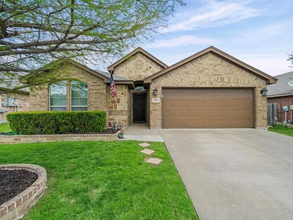 404 Brookhollow Lane, Saginaw, TX 76131