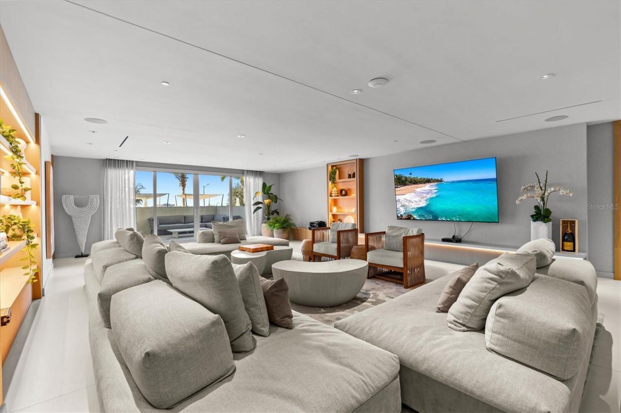 1028 Sunset Point Road, Unit R9, Clearwater, FL 33755 Photo