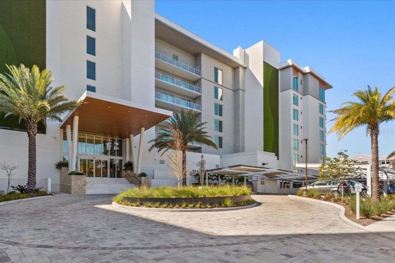 1028 Sunset Point Road, Unit R9, Clearwater, FL 33755 Photo