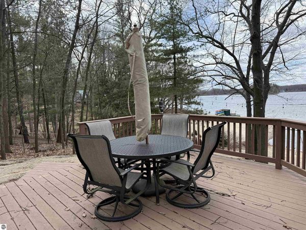 8251 Sapphire W, Lake City, MI 49651